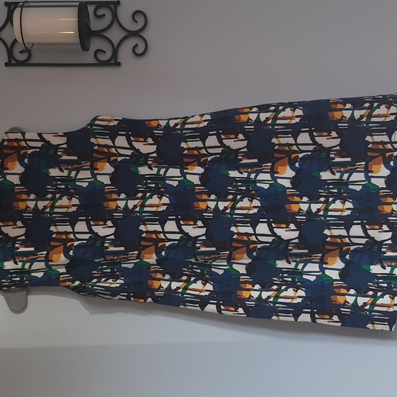 Abstract Design Dress - Picture 5 of 8